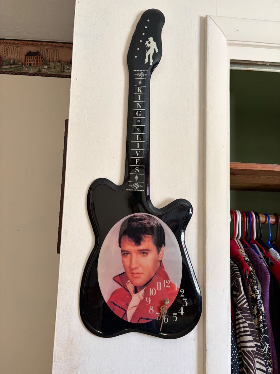 Elvis Presley Guitar Clock