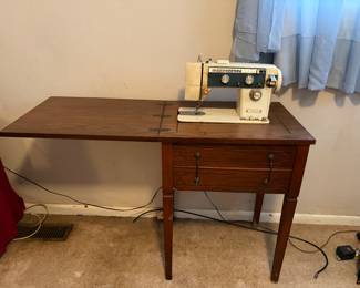 The image displays a Singer model 6235 sewing machine integrated into a wooden sewing cabinet. 
