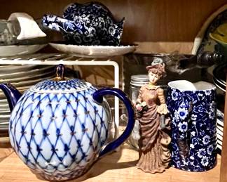 Imperial Lomonosov Porcelain teapot in the "Cobalt Net" pattern 