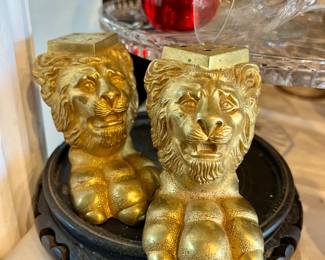 Pr. Lions table leg feet