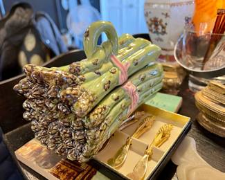  Bordallo Pinheiro Majolica Asparagus serving dish