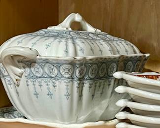 Vtg. John Maddock & Sons, Royal Vitreous soup tureen - English transferware pottery 