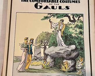 1 of 2 "The History of the Feminine Costume of the World" books - w/10 book per pack