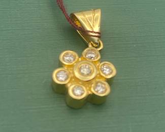 14 kt yellow gold pendant featuring approximately 0.5 carats of diamonds