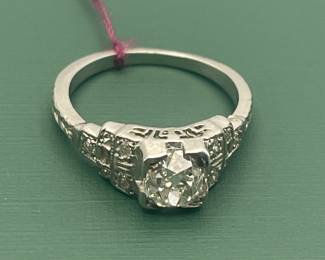 Antique platinum ring featuring 1.07 old mine cut diamonds - size 5 1/2.