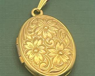 14 kt yellow gold locket
