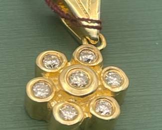 14 kt yellow gold pendant featuring approximately 0.5 carats of diamonds