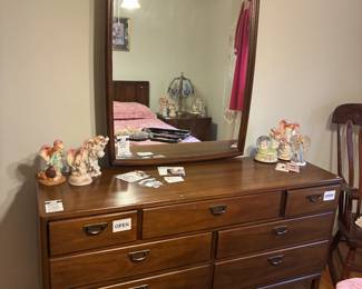 Broyhill "Modern Classic" 7 - Drawer Dresser 