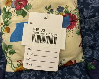 Quilt and 4 Pillows 