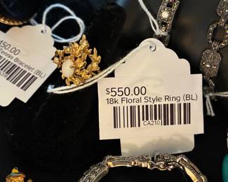 18k Floral Style Ring