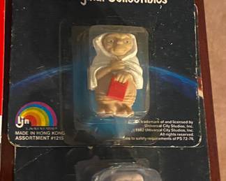 Vintage E.T. White Knob Figures in Original Packaging