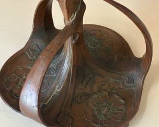 Art Nouveau base to compote