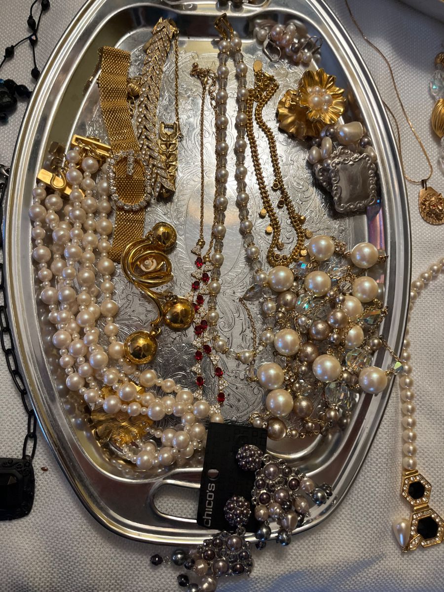 “Clutch your Pearls”! This sale is amazing!