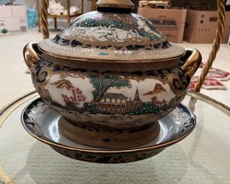 Chinese hunting scene tureen  with underplate