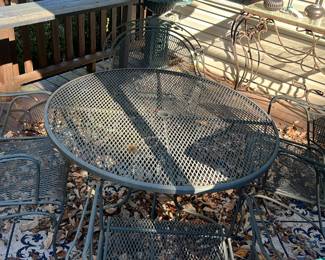 Wrought iron with 4 chairs 