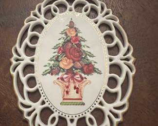 Royal Albert Old Country
Roses Christmas Ornament 