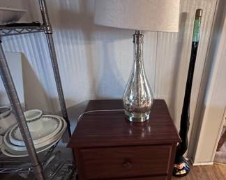 Pair of night stands and a pair of lamps 