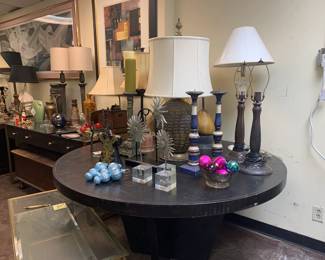 Round Table, Lighting, Decor