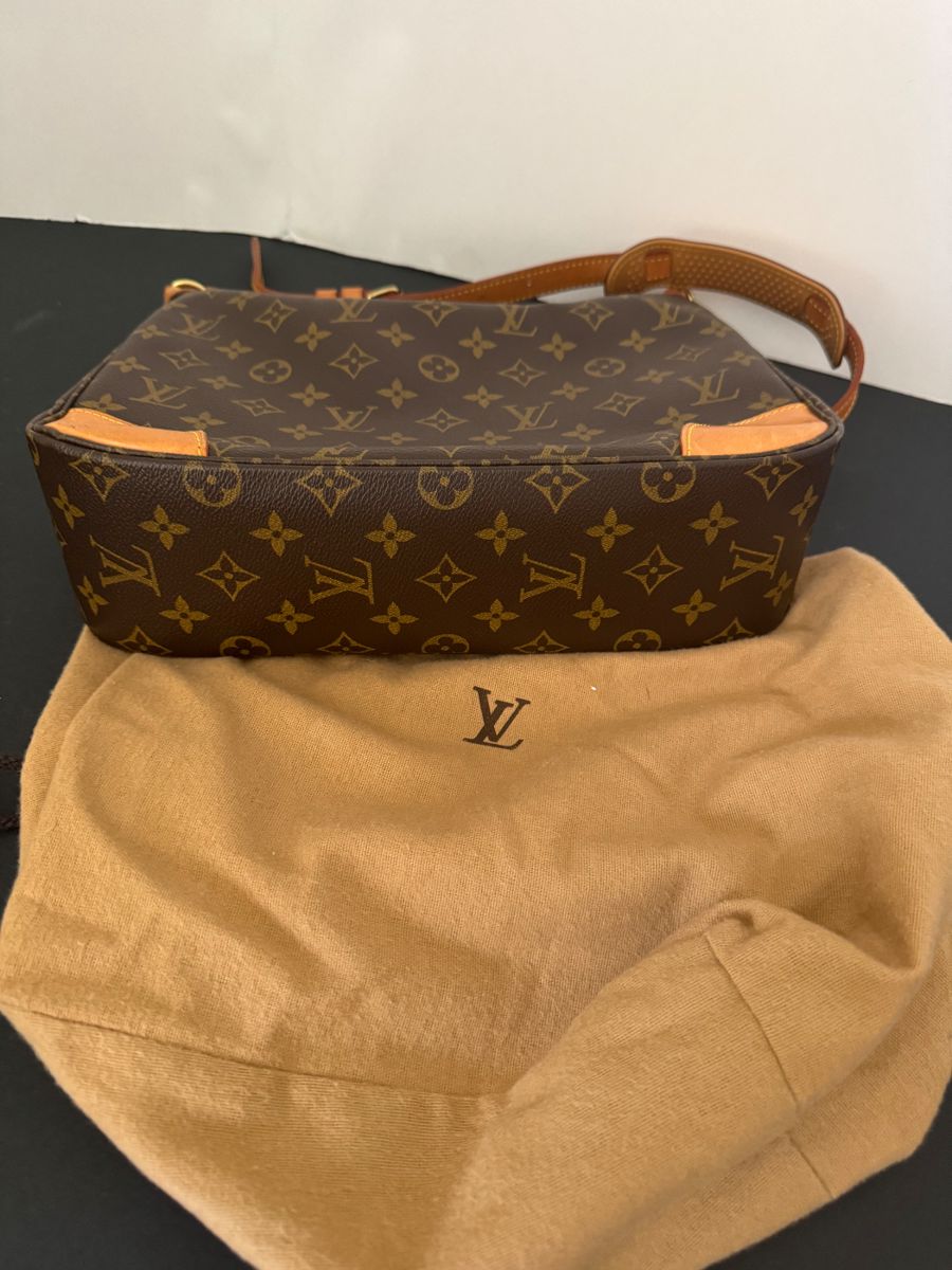 #1 - $800 - Louis Vuitton Boulogne model
