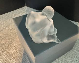 #23- $100 - LALIQUE France crystal Nu Reve Assis. 
