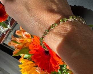 #123 - $350 - Peridot bracelet 10kt gold. 4.7 grs. size 7. 