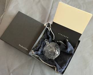 #150 - $90 - Steuben Peace on Earth 2002