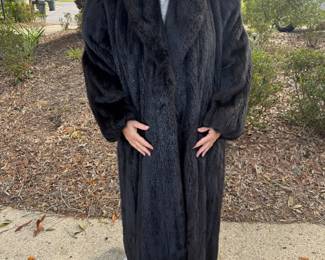 #59 - $800 - Black mink coat full length sz 12-16