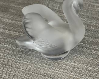 #25 - $50 - LALIQUE France crystal swan 
