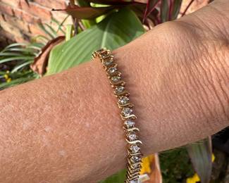 #51 - $700 diamond tennis bracelet 14kt gold 7.66 gr. 