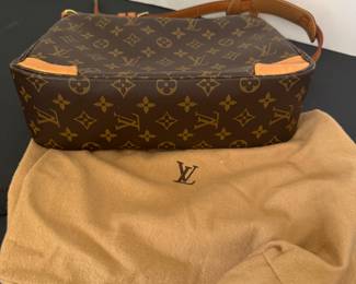 #1 - $800 - Louis Vuitton Boulogne model 