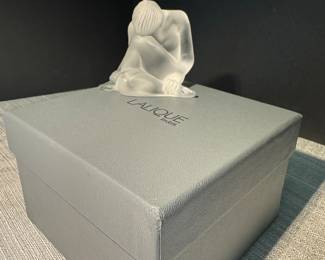 #23 - $100 - LALIQUE France crystal Nu Reve Assis. 