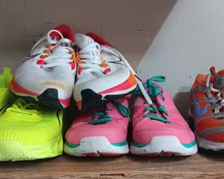 20+ pr of Women's Nikes