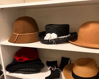 Saks fifth ave peach felt solar hat