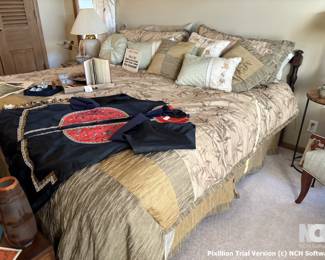 Nice king size bed with good comforter and pillows.