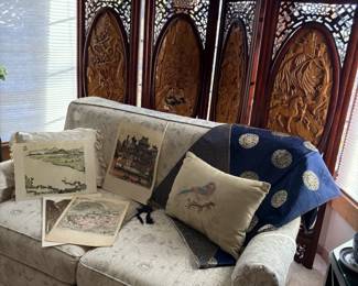 Nice loveseat hide-a-bed in easygoing pastel pattern