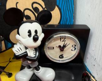 MM Table Clock BW Classic Figurine, large selection of Mickey Mouse items available