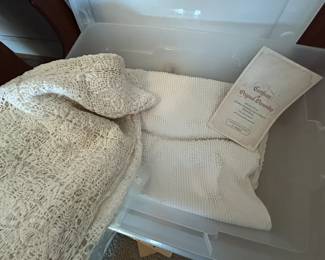 Bedroom 1, bedspread set