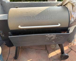 TRAEGER SMOKER