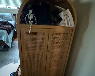 Rattan wicket dresser