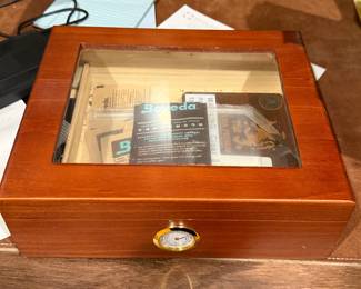 Cigars & cigar humidifier 