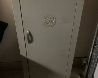 Early service/gas station cabinet (SO COOL!)