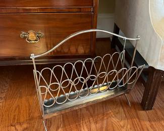 Osvaldo Borsani style Italian mid-century modern magazine rack