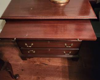 Link Taylor Bachelors chest with slide out