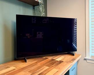 LG C2 42" OLED TV