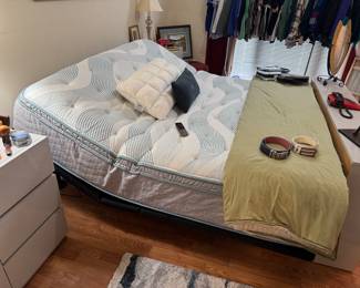 Mattress firm adjustable be with remote - working condition like new 