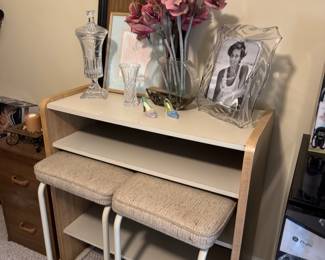 Table with nesting stools 