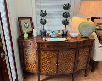  Hammary Hidden Treasures Console Table. 