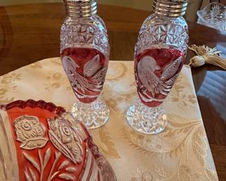 Red to clear bird crystal