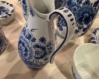 Delft blue and white, most is hand painted