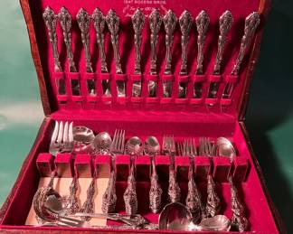 Oneida Stainless Michaelangelo Service For 12 Plus Serving Pieces
